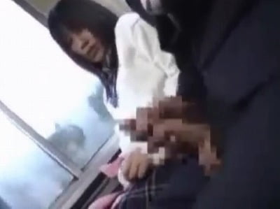 バスで女子校生に男性器露出・オナニー・射精ぶっかけ！（服射）サンプル１１