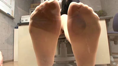 リクルートスーツ×女子大生×パンスト足コキ！足フェチM男向けサンプル２３